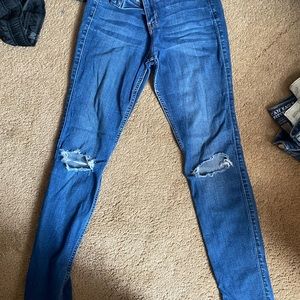 Great quality size 7 high rise super skinny HOLLISTER jeans.